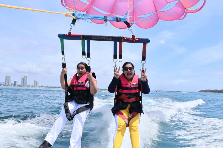 Gold Coast: Parasailing in Surfers Paradise - Getting Set Up at Marina Mirage (And Why 30 Minutes Matters)