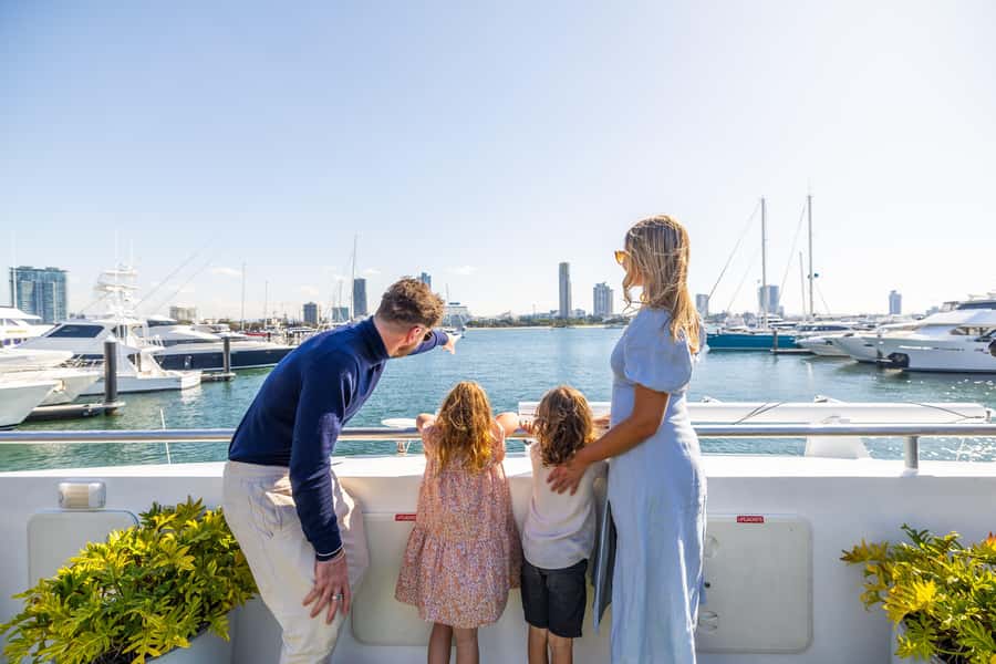Gold Coast: Sightseeing Cruise with Buffet Lunch - Lunch on the water: the tropical buffet, step by step