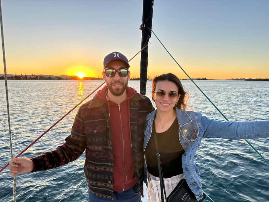 Gold Coast: Sunset Sailing Cruise incl food & drinks - Photo and comfort tips for a smoother sunset