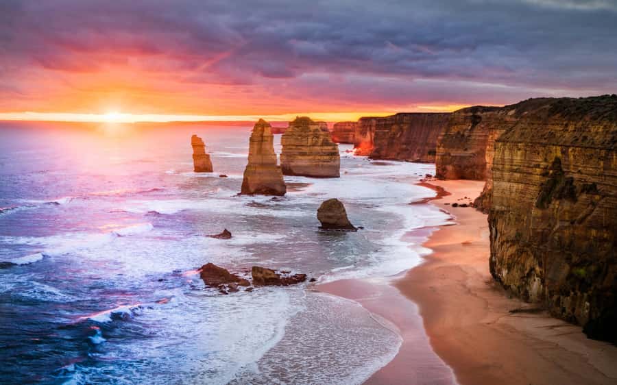 Great Ocean Road Reverse Tour London Bridge Wildlife - Loch Ard Gorge: Where the scenery gets dramatic fast