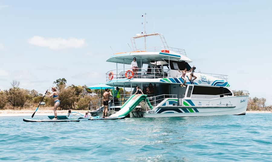 Hervey Bay: Aqua Oasis Cruise - QuickCat II in Hervey Bay: what makes this cruise feel different