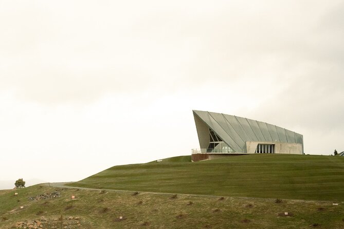 Highlights of Canberra Full Day Tour - Lunch break choices and why you should plan ahead