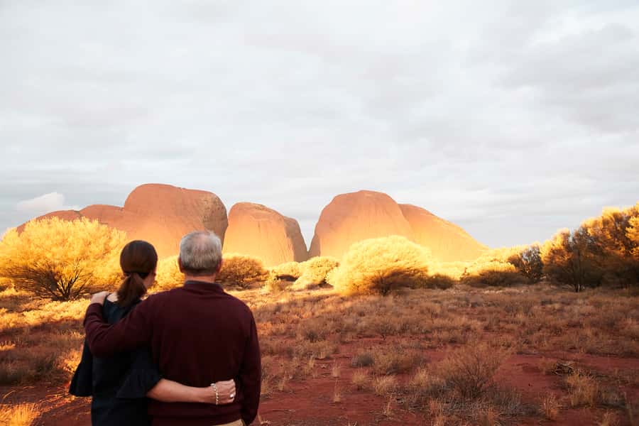 Kata Tjuṯa Sunset Tour with Sparkling Wine and Cheeseboard - The sunset viewing: where the colors change and what to do with your time