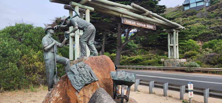 Luxury Private Great Ocean Road Tour – Up to 14 Guests - Gibson Steps: a short descent that changes your perspective