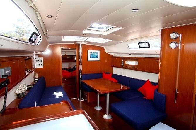 Luxury Sailing Cruise on Sydney Harbour with Lunch - Darling Harbour meeting point and the fast start under the Bridge