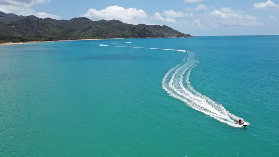 Magnetic Island: 5 Beach Bay Jet Ski Tour - Small group energy, and why your guide matters