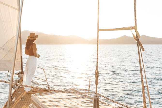 Magnetic Island Sip and Sail Sunset Cruise - A 90-Minute Magnetic Island Sunset Cruise with Real Perks