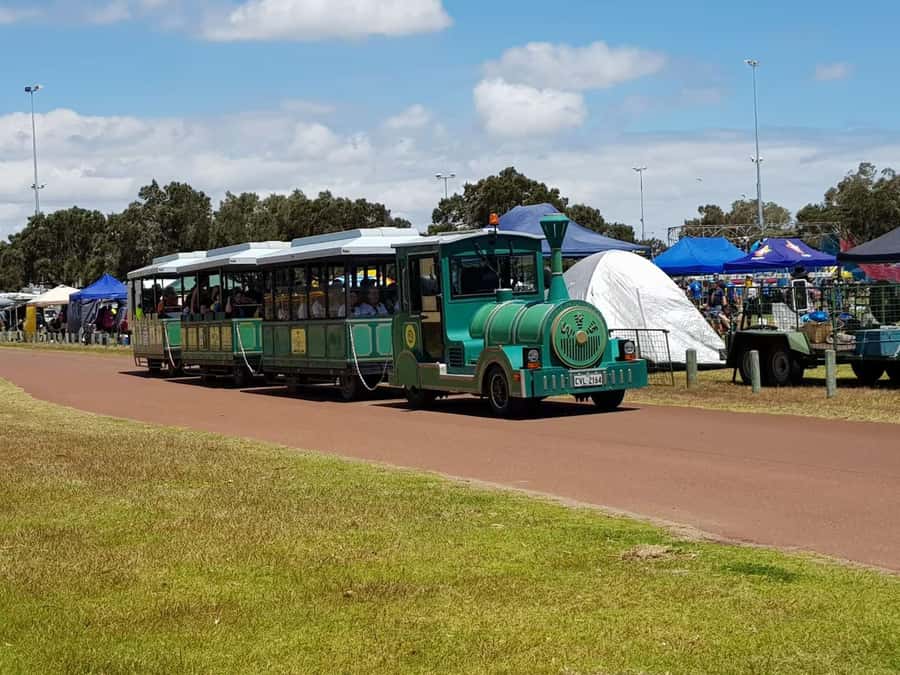 Mandurah: Big Toot 30 mins scenic tour - Wagon choice: covered glass or open-air carriages