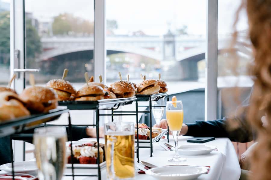Melbourne: 2-Hour Bottomless Brunch Cruise - Unlimited beer, wine and mimosas, plus tea and coffee