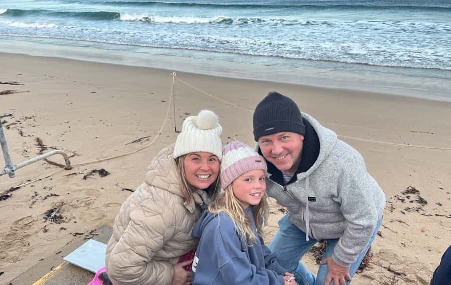 Melbourne: Boutique Phillip Island Wine, Dine & Penguin Tour - Penguin Parade at Summerland Beach, what to expect at sunset