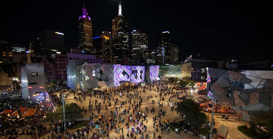 Melbourne City Surrounding Sightseeing Tour - St Kilda: ocean photos, promenade time, and an easy ending