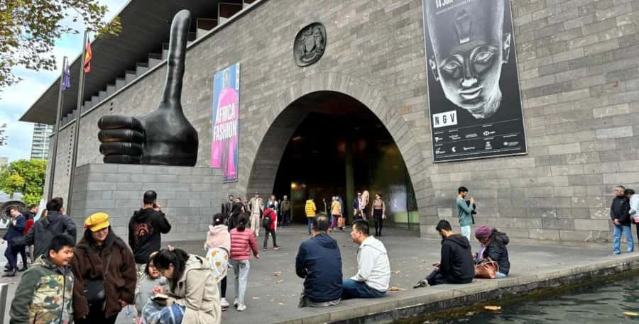 Melbourne City Surrounding Sightseeing Tour - Crown Casino and Entertainment Complex: quick stop, big-city energy