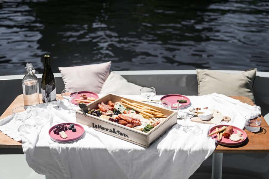 Melbourne: Electric Picnic Boat Rental on the Yarra River - Staff Intro, Navigation Help, and What You Need to Know