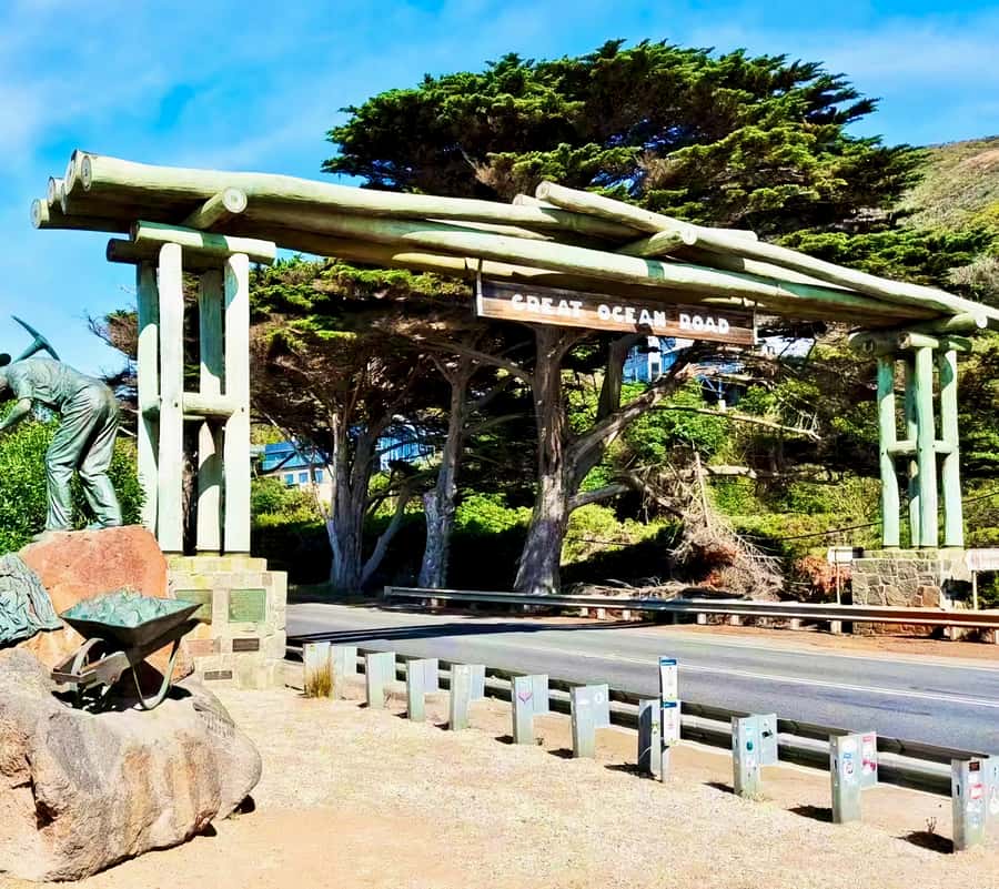 Melbourne Great Ocean Rd Reverse Tour London Bridge Wildlife - Loch Ard Gorge and the Twelve Apostles: how to use your time