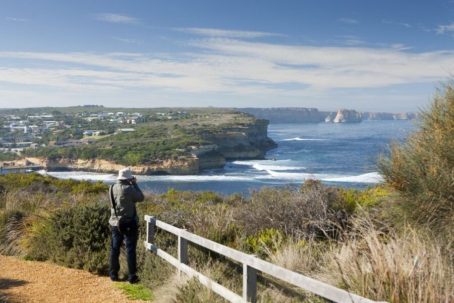 Melbourne: Great Ocean Road 12 Apostles & Rainforest Tour - Apollo Bay Break: Fuel Up, Then Turn Back Toward the Wild
