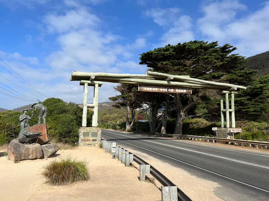 Melbourne: Great Ocean Road Private Day Tour - Split Point Lighthouse to Memorial Arch, a clean start