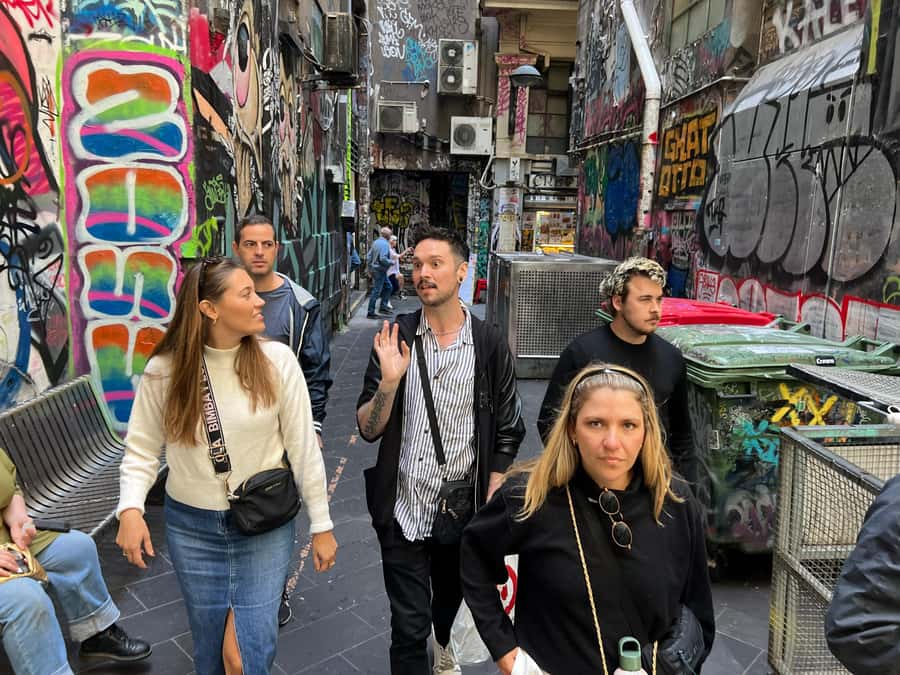 Melbourne: Laneways Food Tour with 8 Authentic Tastings - Coffee tasting and the laneway rhythm