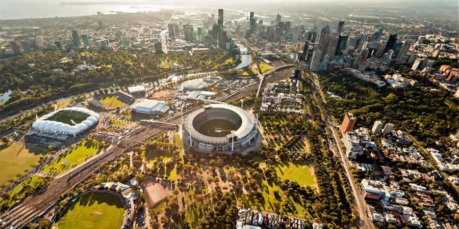 Melbourne: MCG & Sports Venue Sightseeing Tour - Getting started at Federation Square, and finding your guide fast