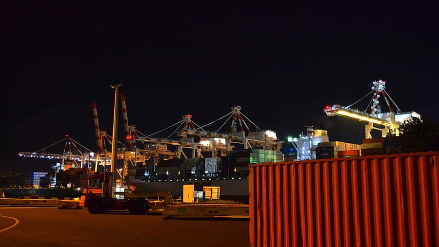Melbourne: Nighttime Private City Tour with Transfer & Stops - Williamstown at night: historic suburb vibes and a longer break