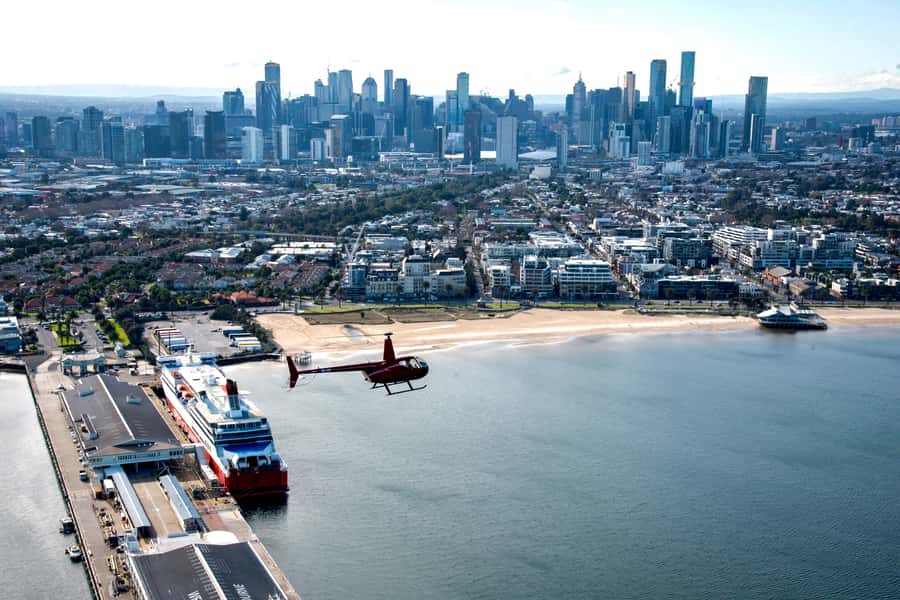 Melbourne: Private City & Beaches Helicopter Ride - The Royal Botanic Gardens, the Yarra River, and the MCG Photo Finish