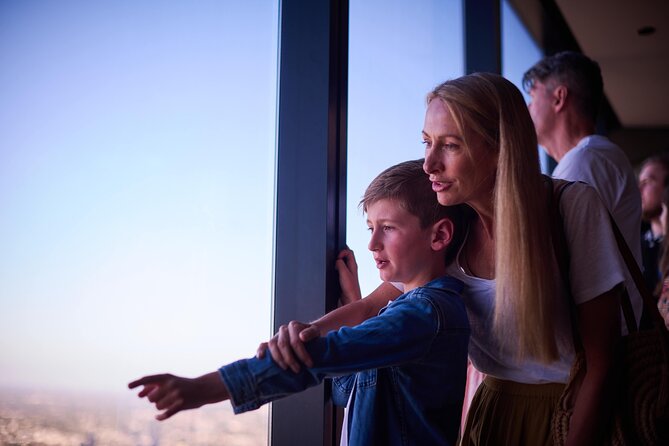 Melbourne Skydeck Packages - Timing your visit: sunset is popular, but crowds and reflections happen