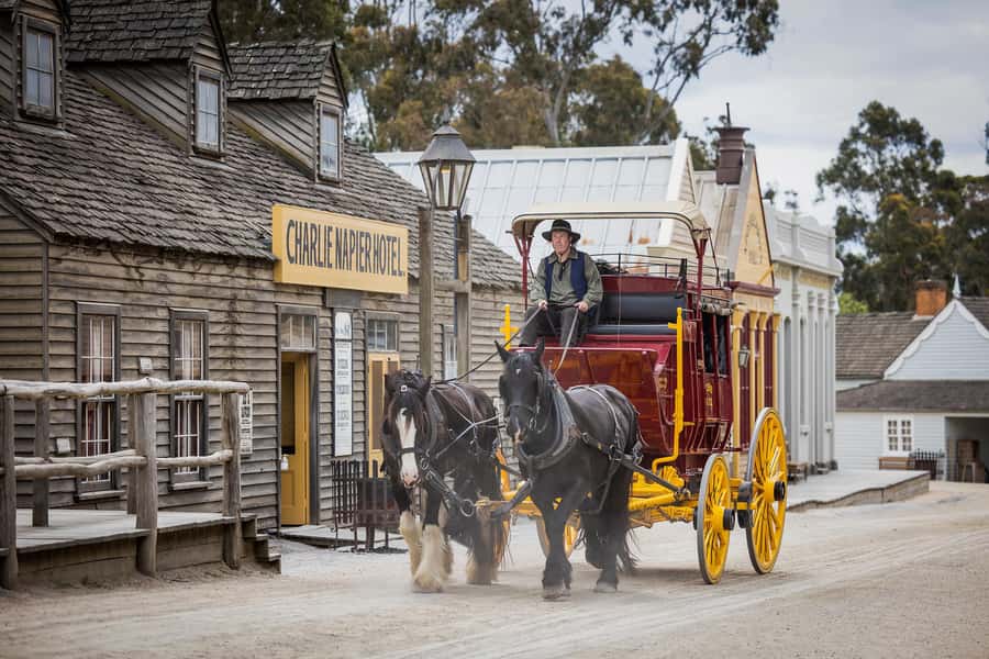 Melbourne: Sovereign Hill 'A Touch of Gold' Ballarat Tour - Sovereign Hill Main Street Moments: Gold Pour and Redcoat Parade