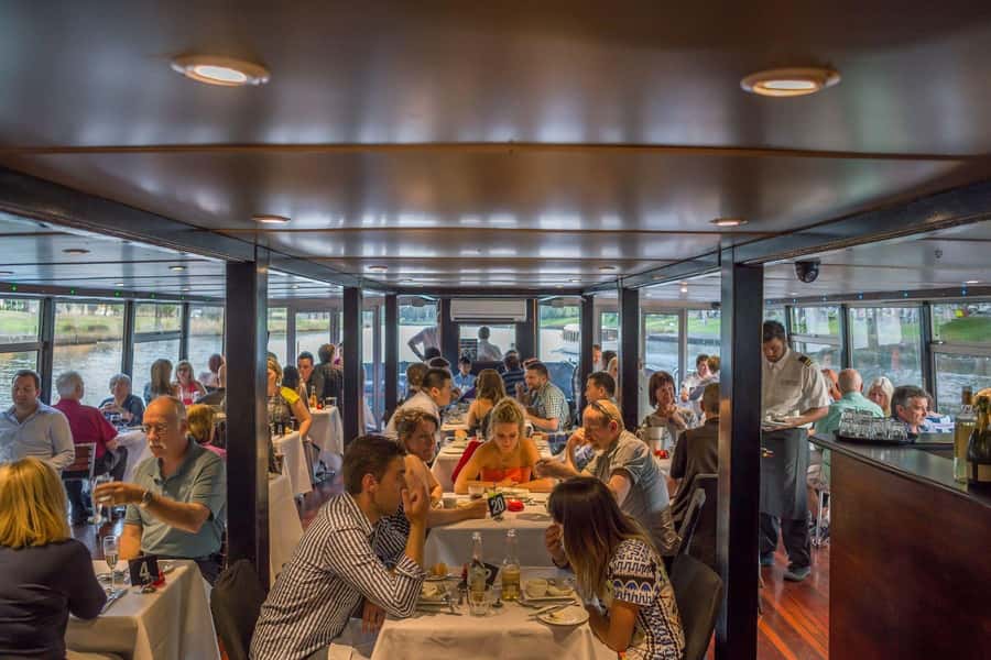 Melbourne: Spirit Of Melbourne Yarra River Lunch Cruise - How the Spirit of Melbourne lunch cruise plays out