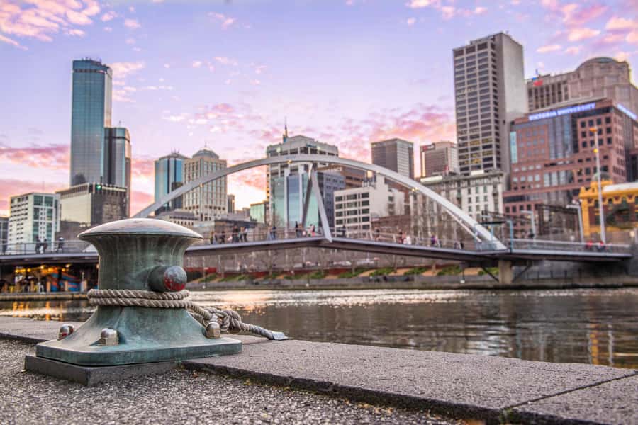 Melbourne: Spirit Of Melbourne Yarra River Lunch Cruise - Getting there: the easy meeting point at Flinders Street
