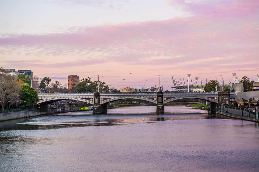 Melbourne: Spirit Of Melbourne Yarra River Lunch Cruise - The views and the sightseeing feel