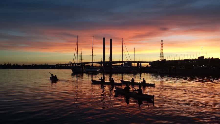 Melbourne: Sunset Kayak Tour with Dinner - Kayaking the Harbour First: What You Do Before Dinner