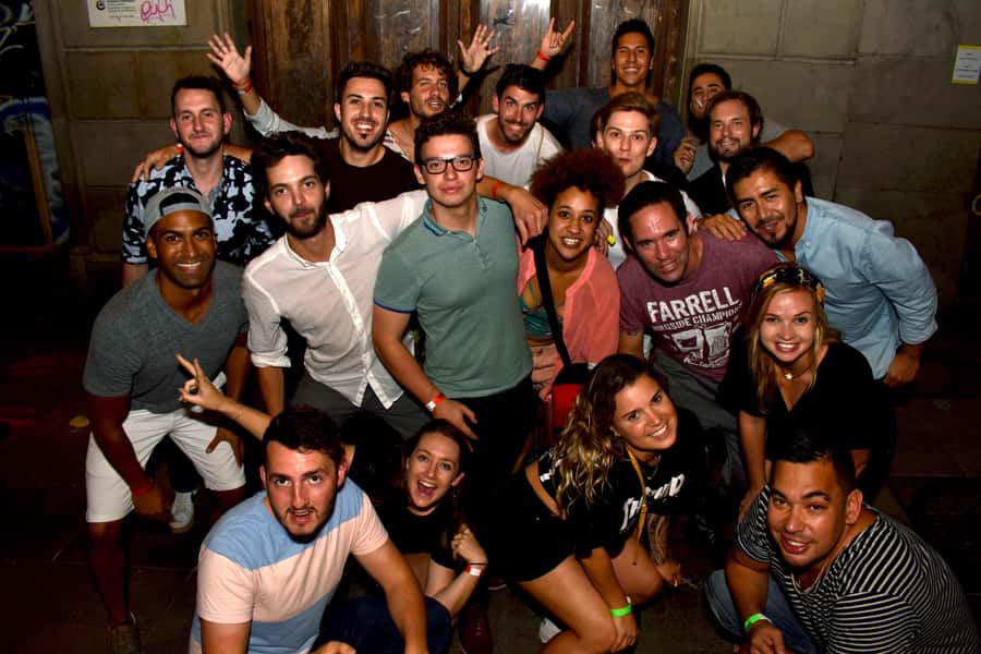 Melbourne: Weekly Bar Crawl: 5 Free shots, Club Entry - Key highlights that matter