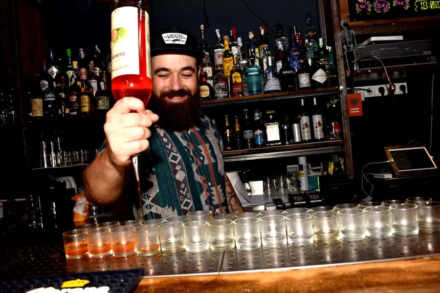 Melbourne: Weekly Bar Crawl: 5 Free shots, Club Entry - Melbourne nights, why a guided crawl beats wandering