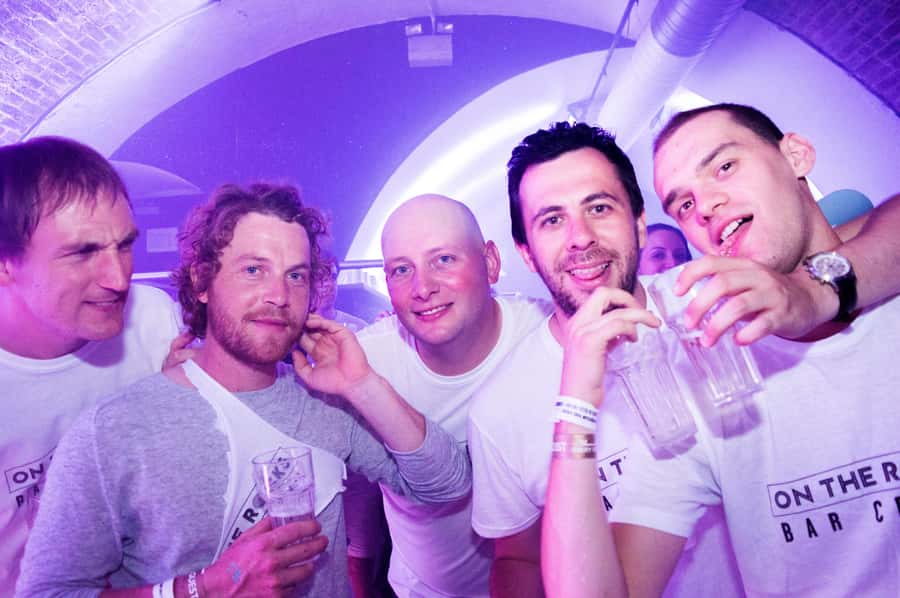 Melbourne: Weekly Bar Crawl: 5 Free shots, Club Entry - What to bring, and how to dress for Melbourne doors