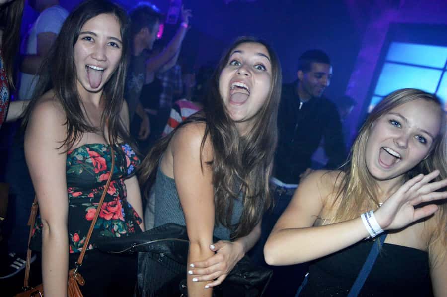 Melbourne: Weekly Bar Crawl: 5 Free shots, Club Entry - Price and value: what you really get for $17