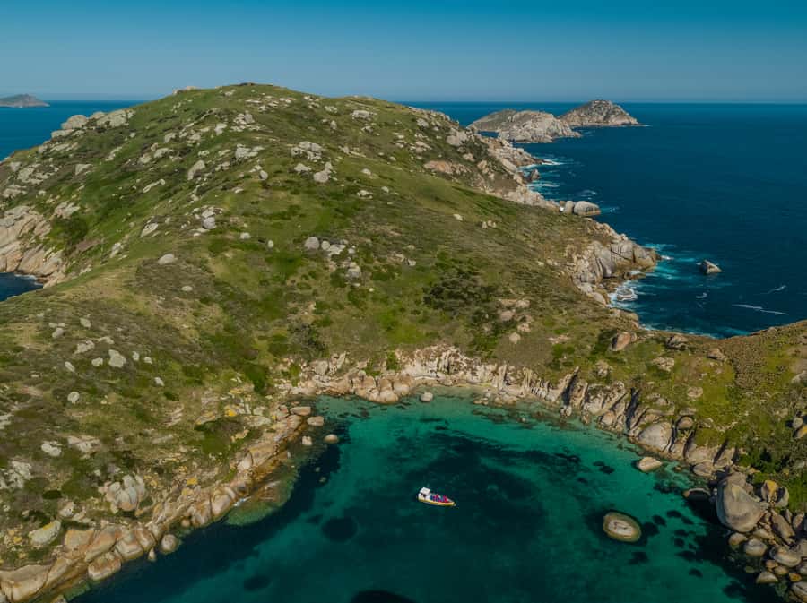 Melbourne: Wilsons Promontory Morning Wilderness Cruise - Skull Rock: the eerie granite monolith and the wildlife hunt