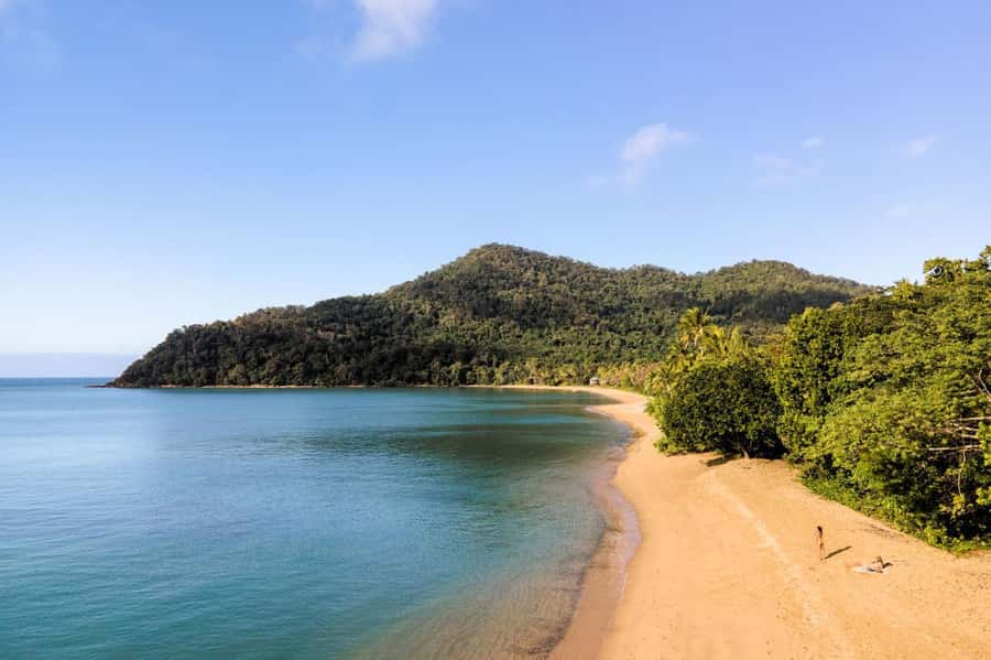 Mission Beach: Explore Dunk Island Day Tour - Muggy Muggy Beach snorkeling: where the track meets the sea