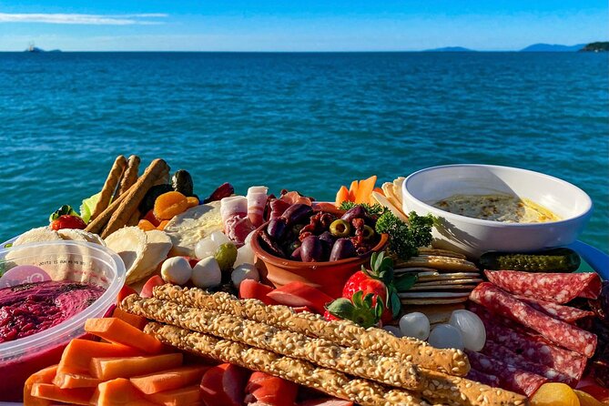 NEW SUNSET TOUR-Airlie Beach Sunset Sail in Style- BYO drinks - Crew and captain: friendly, organized, and attentive