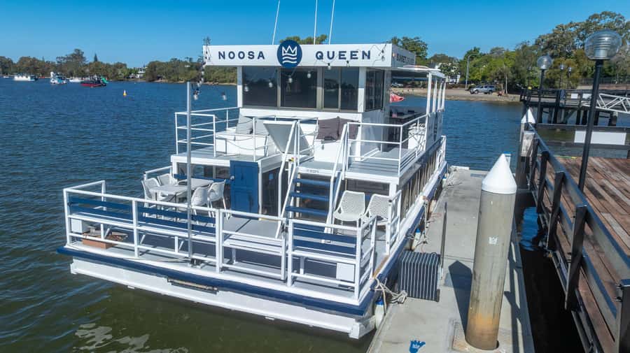 Noosa River Cruise with Seafood Lunch and Commentary - Your seafood lunch: 10 menu options, plus smart upgrades