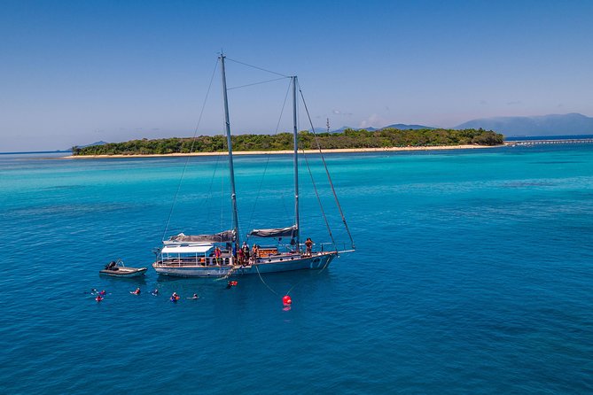 Ocean Free 25 guest Great Barrier Reef & visit Green Island Tour - A proper sailing day: what the schooner changes for Cairns reef time