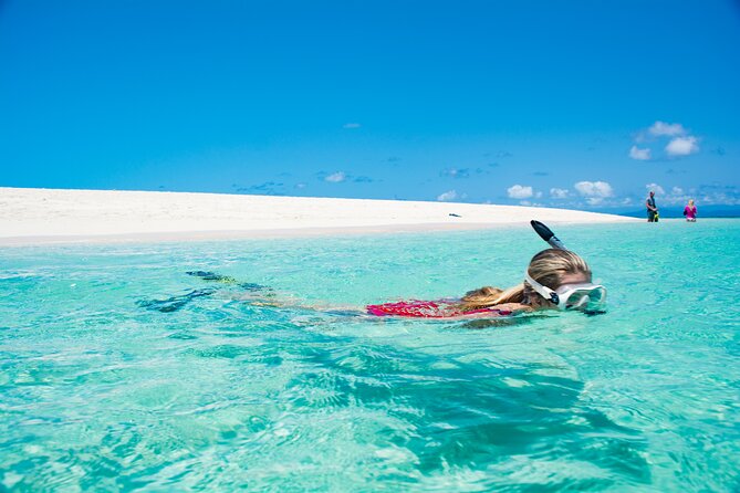 Outer Reef Mackay Cay Sail & Snorkel Adventure from Port Douglas - Food on board: buffet lunch done right, plus snacks all day