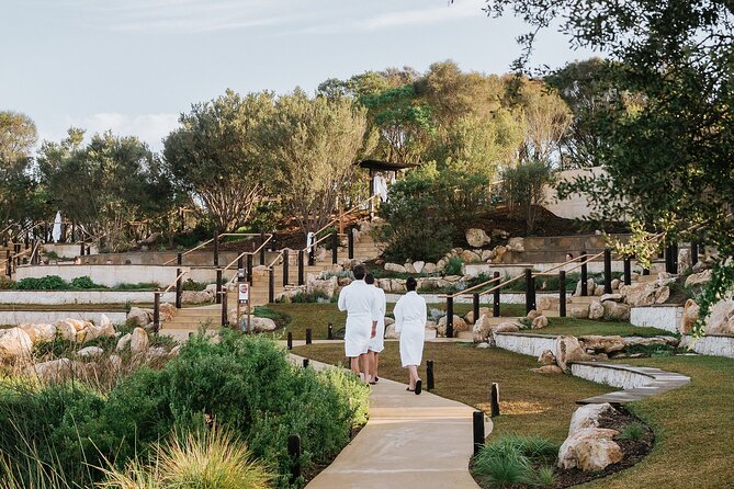 Peninsula Hot Springs Spa Experience and Express Transfer Shuttle - Arthurs Seat Stop and the Colourful Beach Boxes Photo Moment