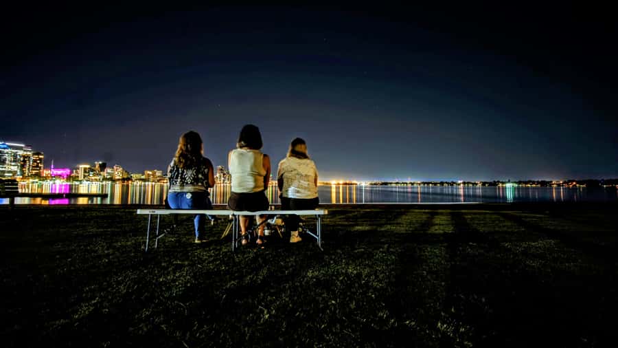 Perth: City of Lights Tour with Dessert - Pickup points and the minibus you’ll spot easily