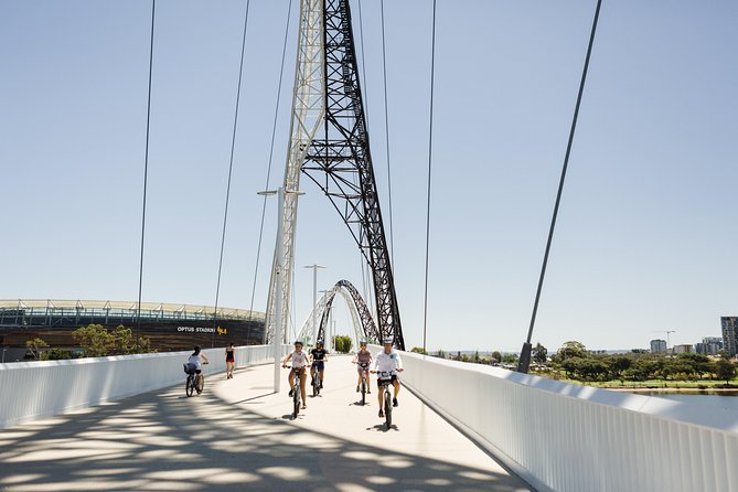 Perth Landmarks & Scenic Foreshore - Guided Bike Tour - Claisebrook Cove café break: a reset and a locals-feeling moment