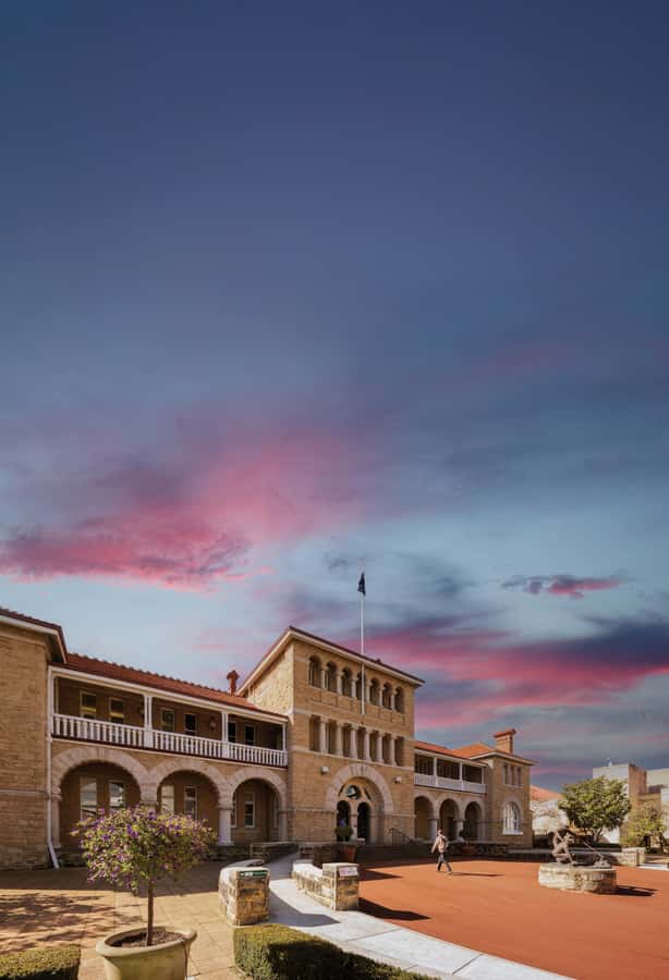 Perth: The Perth Mint Gold Tour - Entering the Mint: heritage building, exhibits, and your first wow