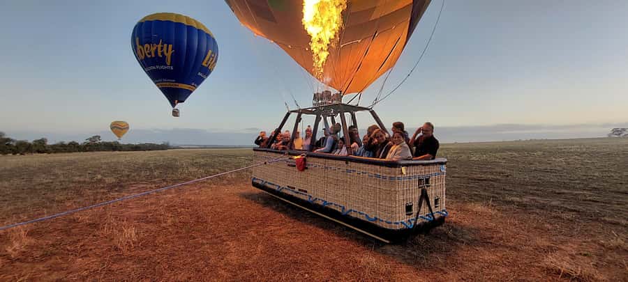 Perth to Northam: Balloon flight including shuttle bus - Northam setup and briefing: how ballooning gets safe and simple