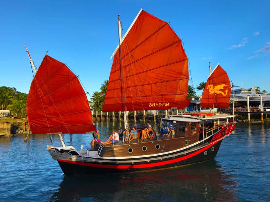Port Douglas: Shaolin Seafood Lunch Sail, with Fresh Prawns - The 90-minute sailing portion: views first, then stories