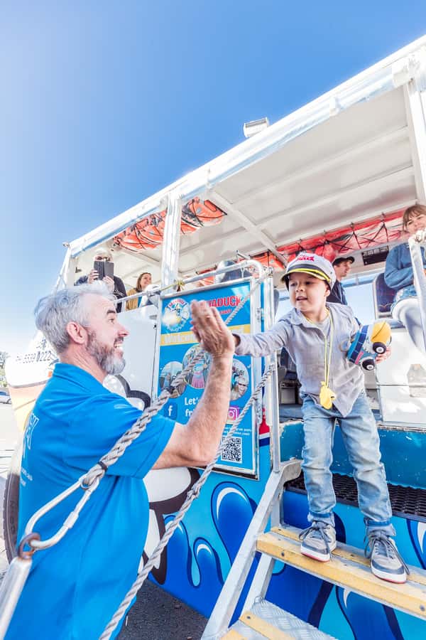 Sunshine Coast: 1-Hour Land and Water Tour - Getting to Parkyn Parade and spotting the right starting point