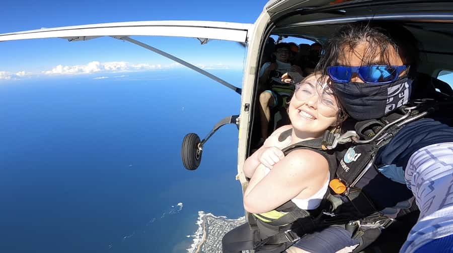 Sunshine Coast: Tandem Skydive with Beach Landing - The 20-minute flight up to 14,000 feet over Caloundra