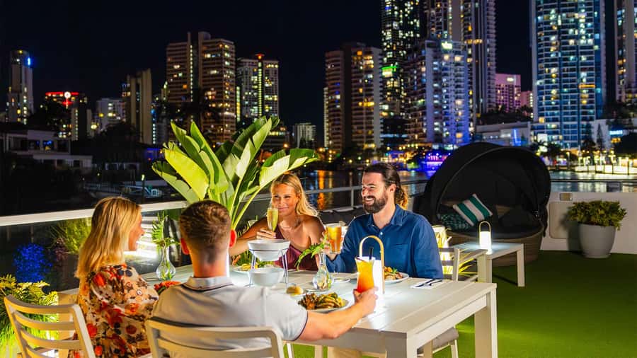 Surfers Paradise: Buffet Dinner Sightseeing Cruise - Getting on board at Sea World Cruises in Main Beach