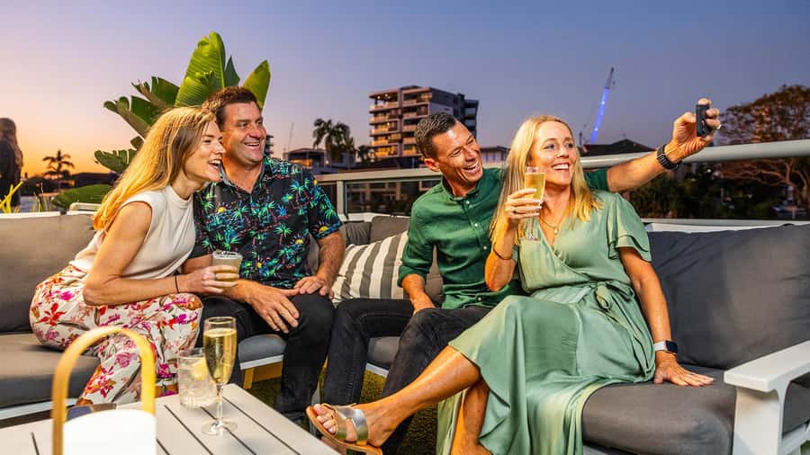 Surfers Paradise: Buffet Dinner Sightseeing Cruise - Live entertainment and onboard vibe: romantic, but not stiff